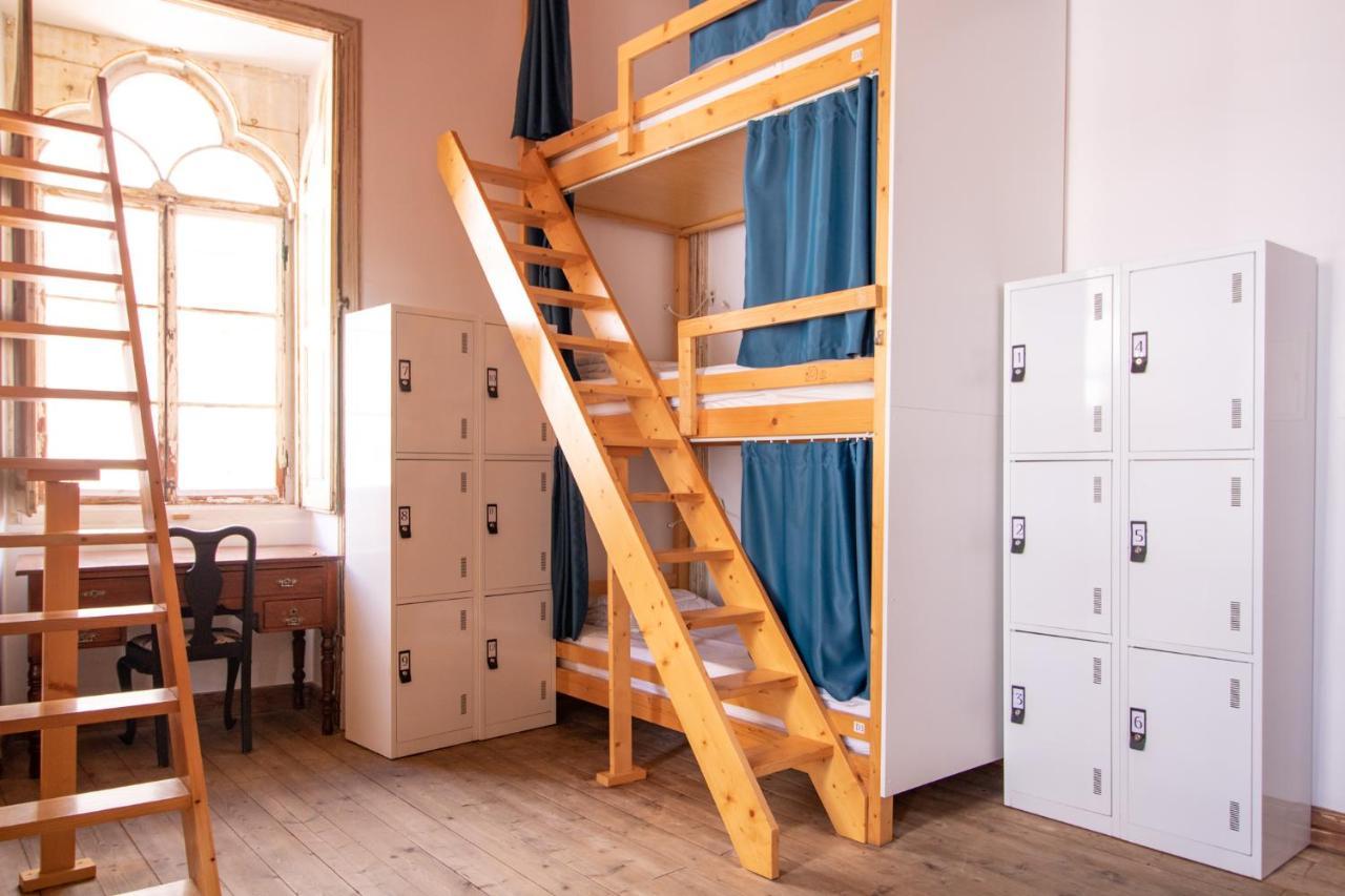 Bed in een Gemengde Slaapzaal met 6 Bedden