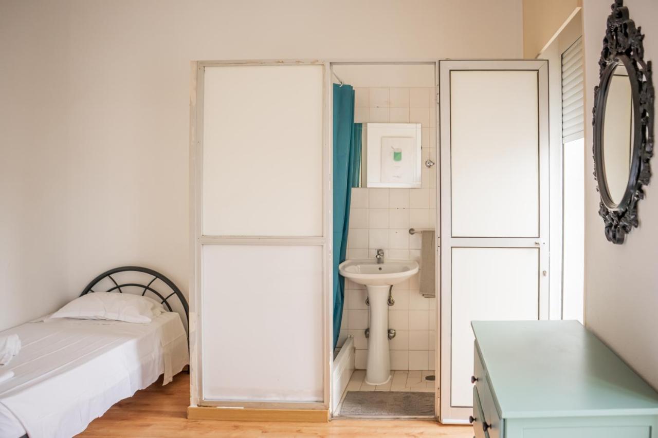 Quarto Triplo com Casa de Banho Privativa