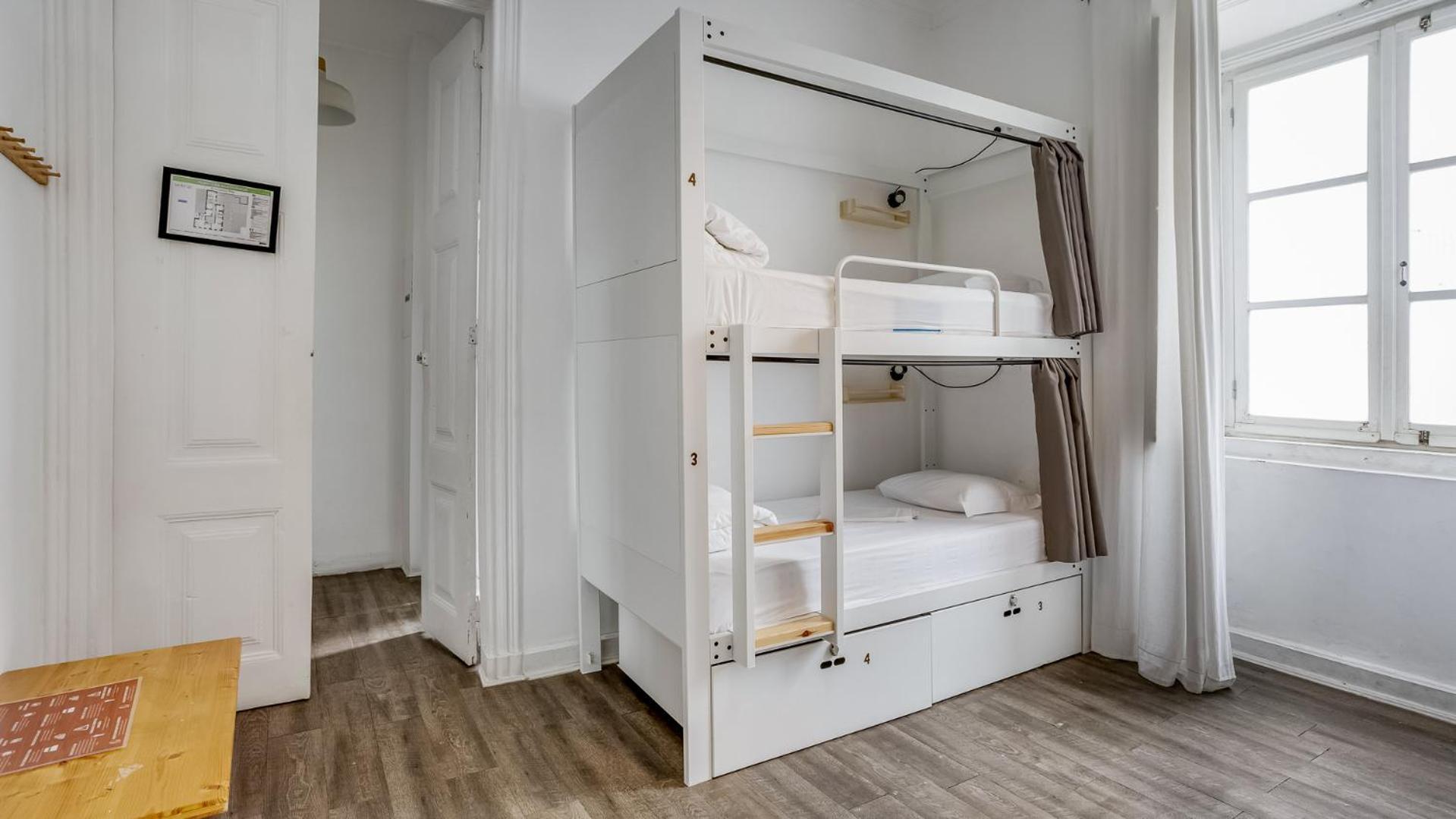 Cama em Dormitório Misto com 6 Camas